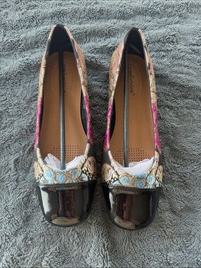 comfortview Black Patent Toe Brocade Flats with Pink and Blue Floral Accents